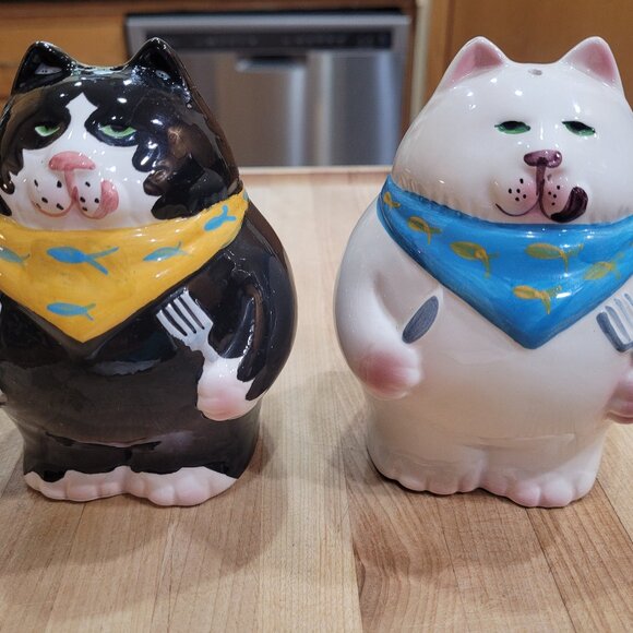 Clay Art Pair of Tuxedo Cat & White Cat Salt & Pepper Shakers Vintage 1992 EUC - Picture 3 of 9